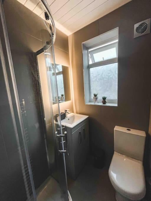 Comfortable Home In Bolton Farnworth Экстерьер фото