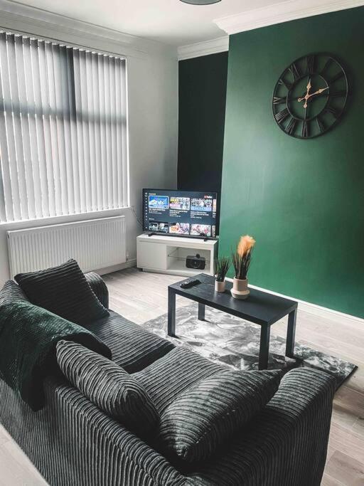 Comfortable Home In Bolton Farnworth Экстерьер фото
