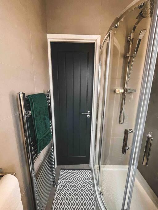 Comfortable Home In Bolton Farnworth Экстерьер фото